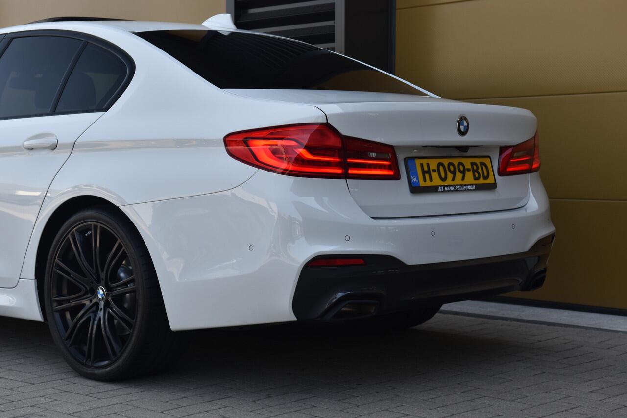 BMW 5-SERIE 520i High Executive * M Sportpakket * Comfortstoelen * Glasdak * Trekhaak * Sfeerverlichting *