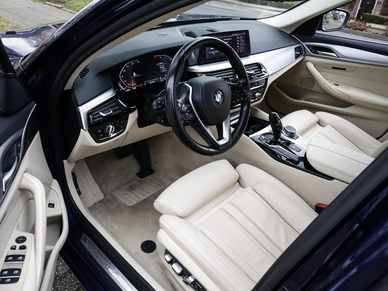 BMW 5-SERIE Touring 520i High Executive Edition 2e-Eig. & Keurig-Onderh. BOVAG-Garantie. NL-Auto.