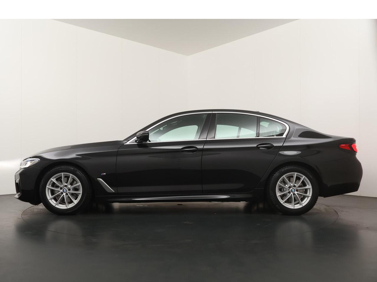 BMW 5-SERIE 520i Business Edition Plus M Sportpakket | Laserlight | HiFi |