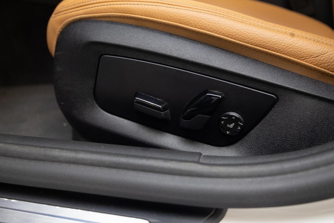 BMW 5-SERIE Touring 530e Executive | Driving Assistant | Head Up | Leder |