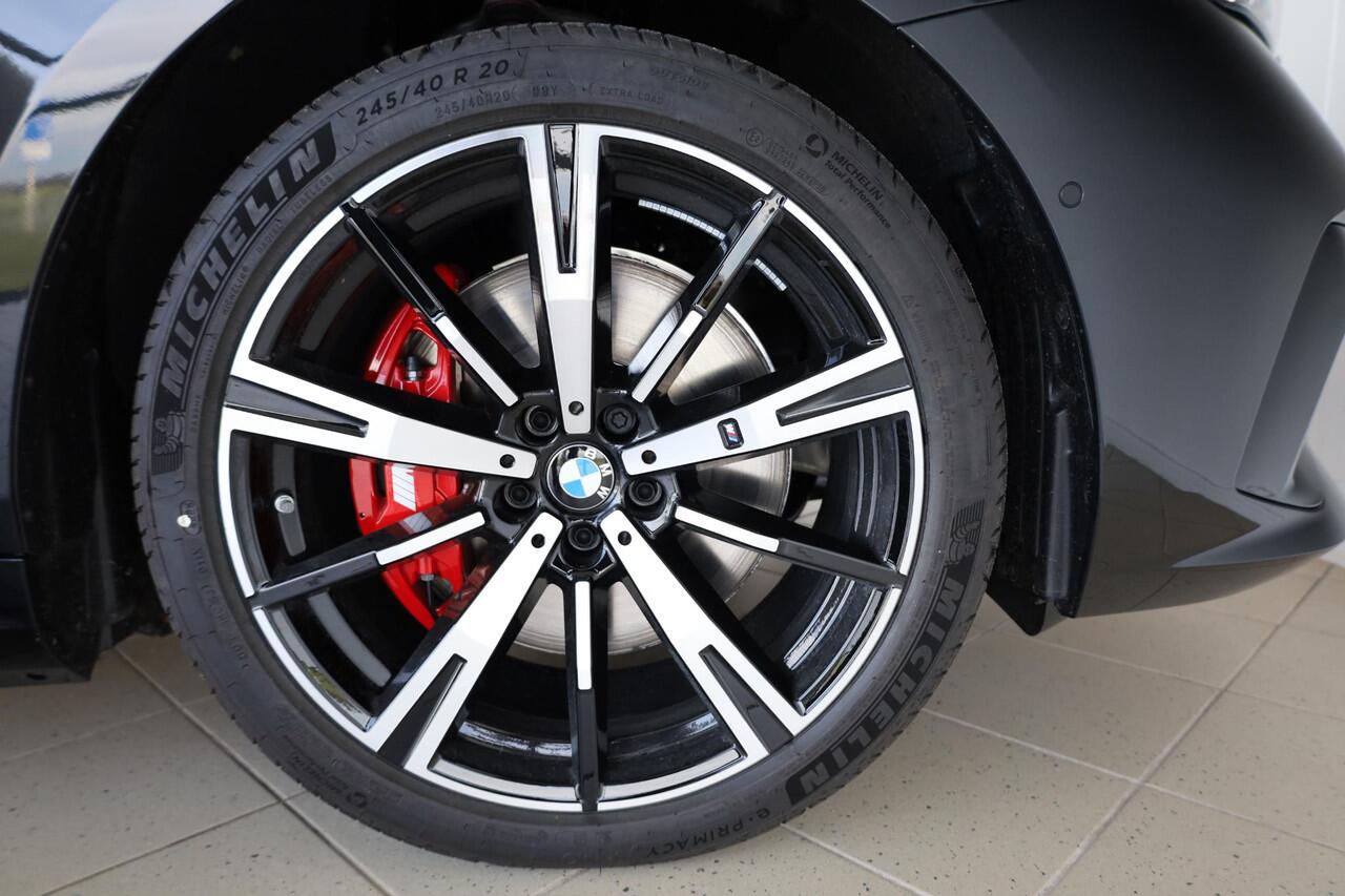 BMW 5-SERIE Touring 550e xDrive M Sportpakket Pro | Panoramadak | Head-Up | Bowers & Wilkins | Driving Assistant Professional | 360 Camera | Comfort Pack | Adaptieve LED | Trekhaak