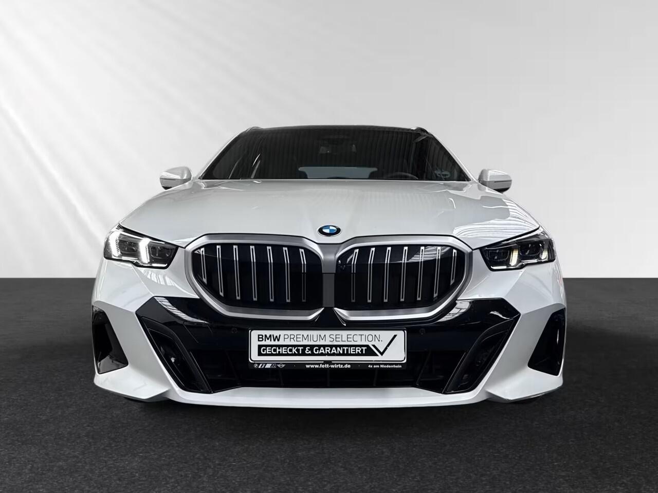 BMW 5-SERIE Touring 520iA M-SPORT ** ADAPT. LED, LEDER, PANORAMA, TREKH, H&K SOUND, DR. ASS+ ** 1e EIG - UNFALLFREI ** ** INFORMEER OOK NAAR ONZE AANTREKKELIJKE FINANCIAL-LEASE TARIEVEN **