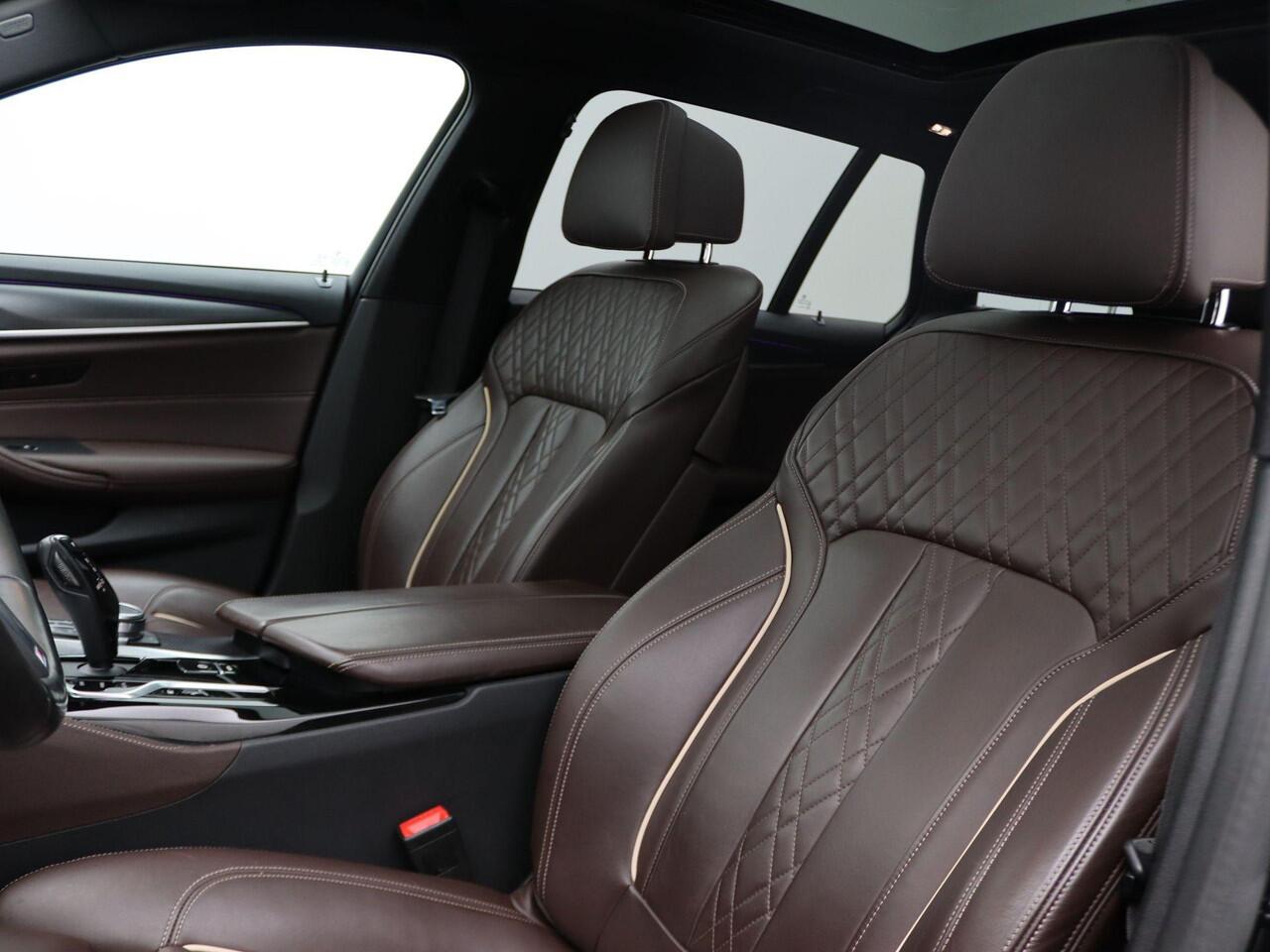 BMW 5-SERIE Touring 530e High Executive | M Sportpakket | Parking Pack | Trekhaak | Panoramadak | Laserlight | 18''