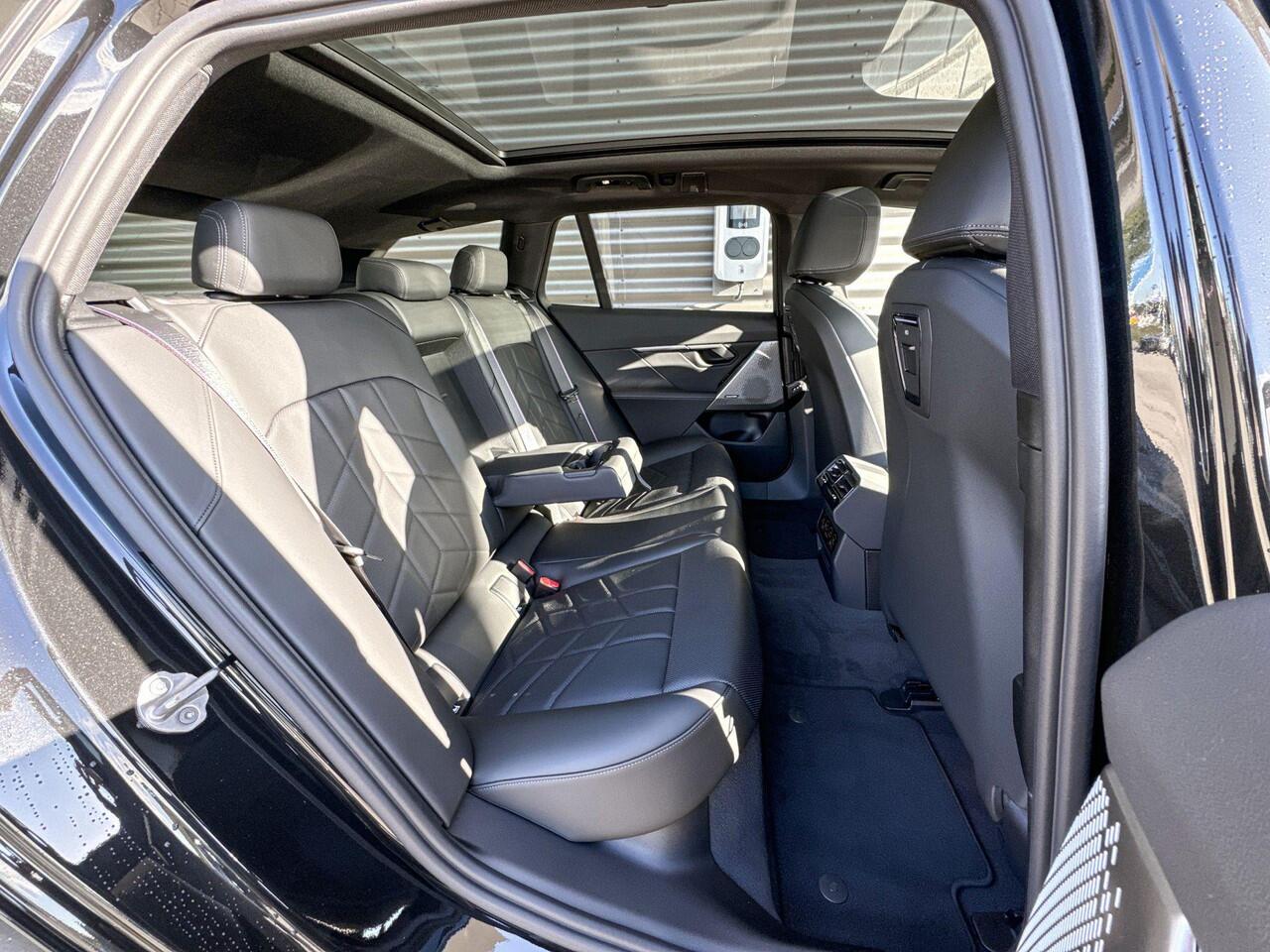 BMW 5-SERIE Touring 530e M Sportpakket Pro / Innovation Pack / Travel Pack / Comfort Pack / Panoramadak