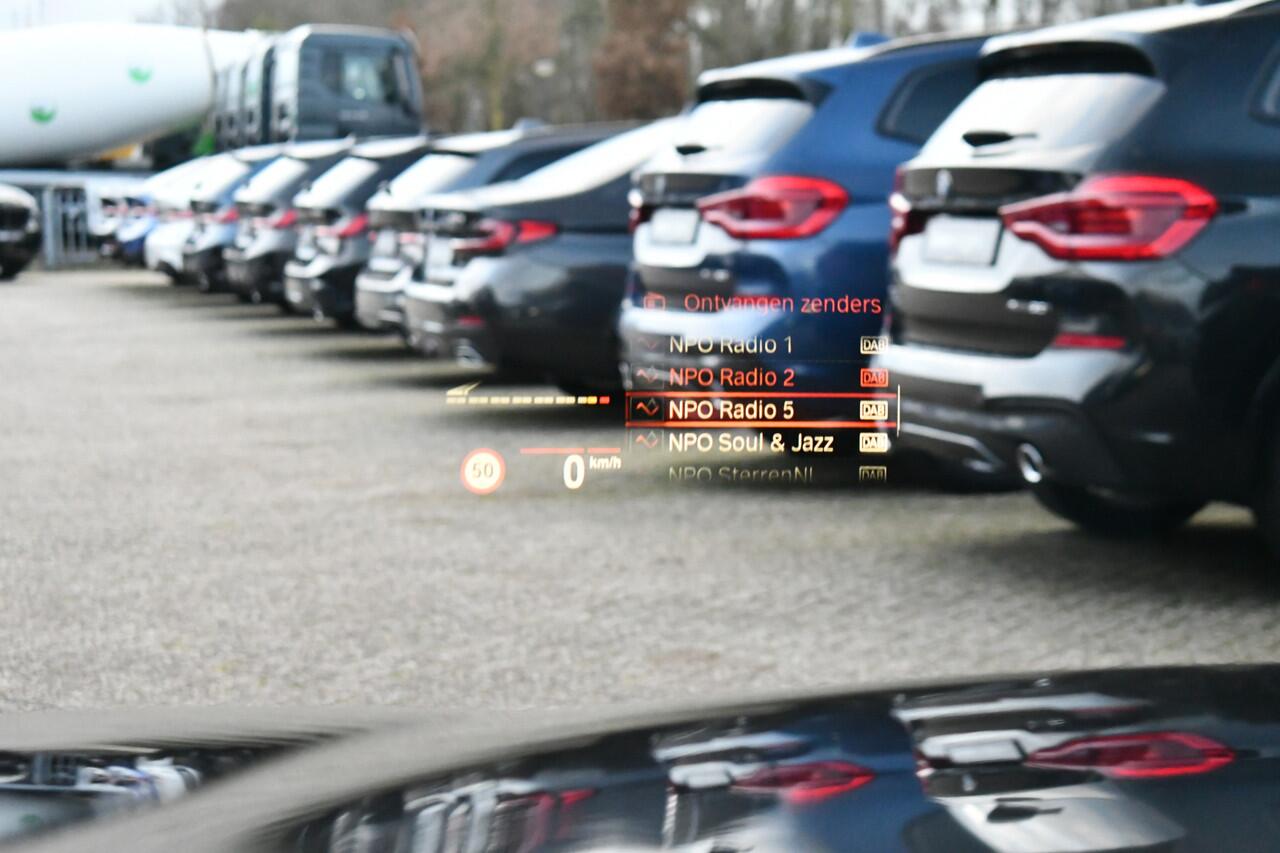 BMW 5-SERIE Touring 530e xDrive M-Sport Pano ACC H/K HUD 19inch