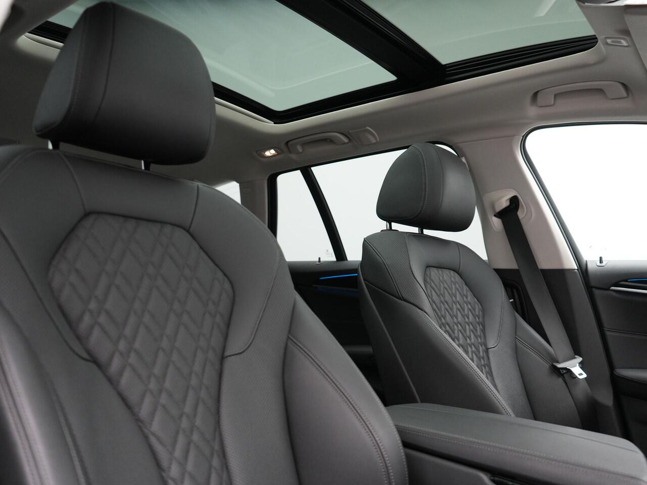 BMW 5-SERIE Touring 530e Executive Plug In Hybrid 293pk Dealer O.H. PHEV | Panodak | 360 Camera | Lederen Sportstoelen Verwarmd | Sfeerverlichting | Apple Carplay | Navigatie | Virtual | DAB |