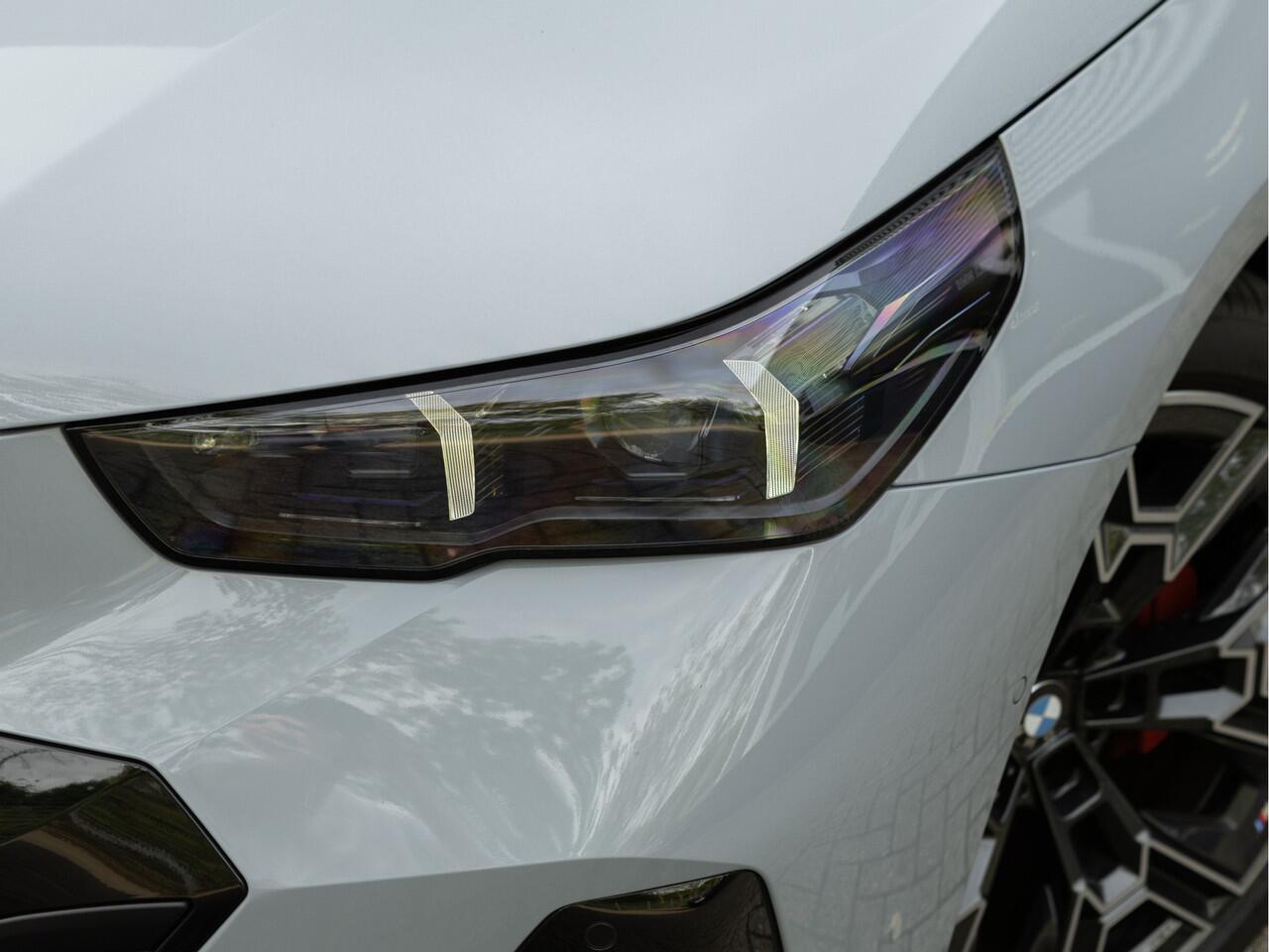 BMW 5-SERIE Touring 520d xDrive - M-Sport Pro - Pano - Trekhaak - ACC - Harman Kardon