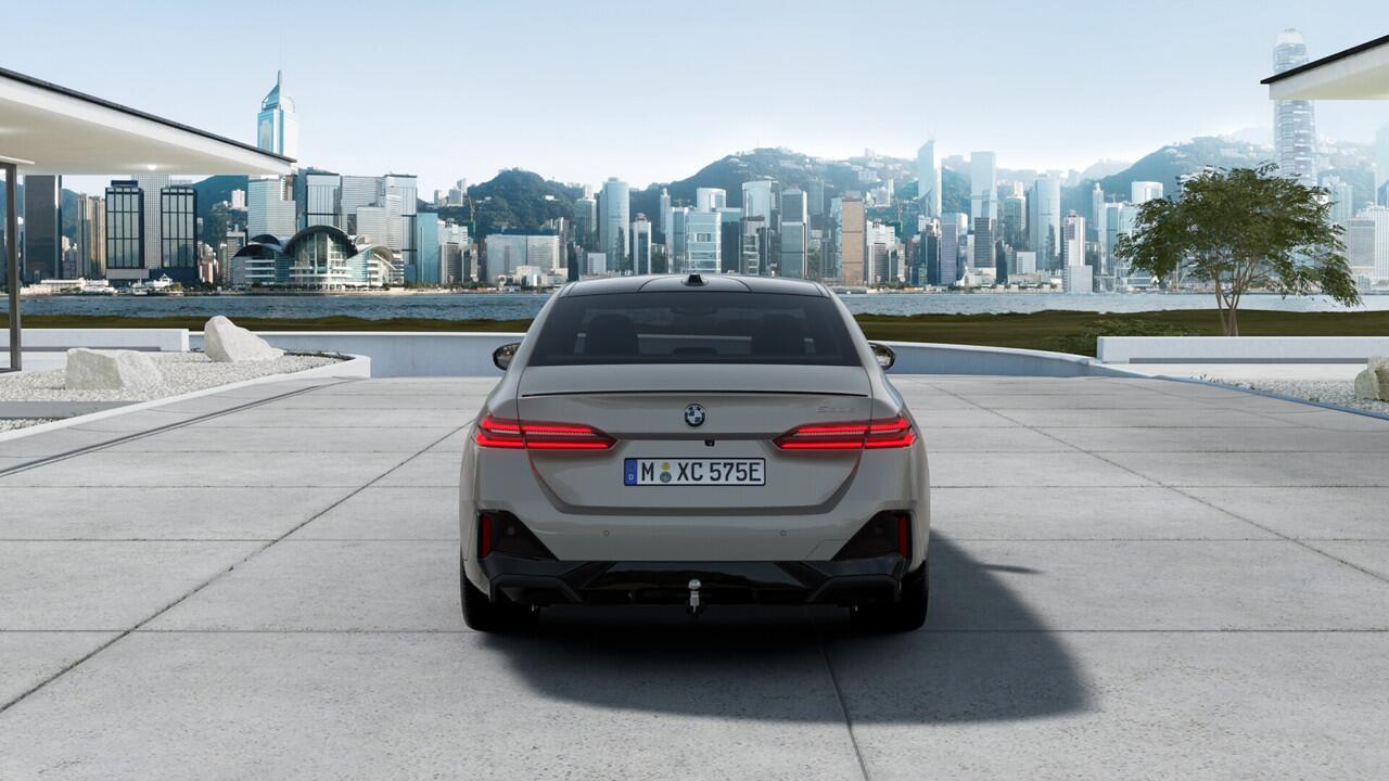 BMW 5-SERIE 530e M Sport Automaat / Panoramadak / Trekhaak / Bowers & Wilkins / Adaptieve LED / Comfort Access / Parking Assistant Plus / Stoelventilatie