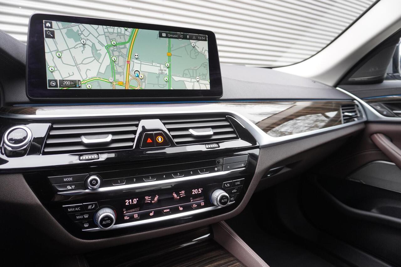 BMW 5-SERIE Sedan 530e High Executive | Luxury Line | Parking Pack | Driving Assistant | Parking Assistant Plus | HIFI System Harman Kardon