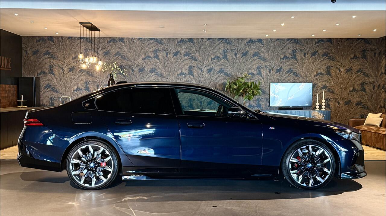 BMW 5-SERIE 530e I M-pakket I 21" INDIVIDUAL I Pano I Carbon