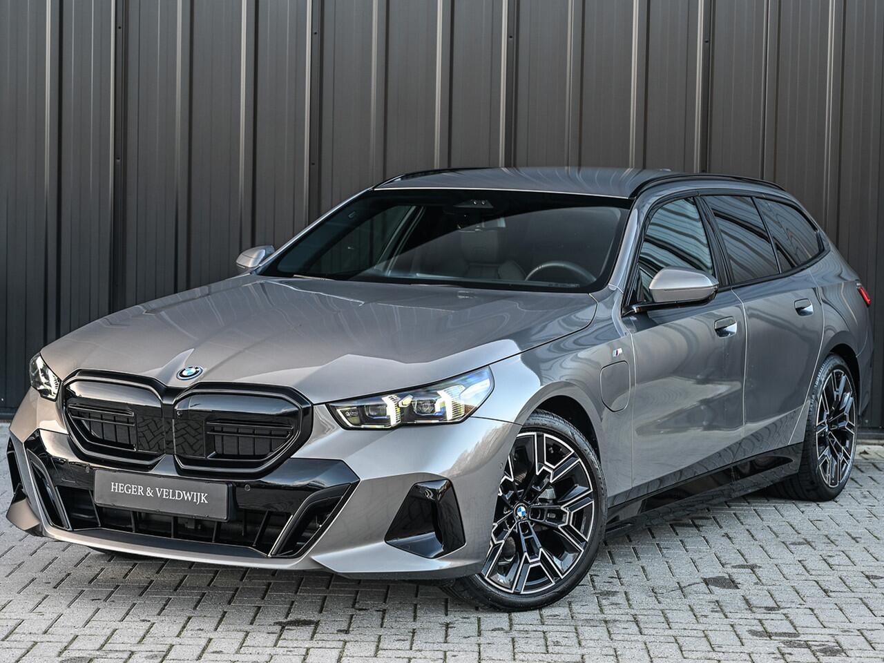 BMW 5-SERIE Touring 530e XDRIVE | SHADOW LINE | M-SPORT | COMFORT ACCESS | ACTIVE CRUISE | BOWERS & WILKINS | 360 CAMERA | STUUR- EN STOELVERWARMING | LEDER | AMBIANCE | ASSISTANCE PLUS PAKKET | EL. TREKHAAK | ADAPTIVE LED | M-SPORT SUSPENSION