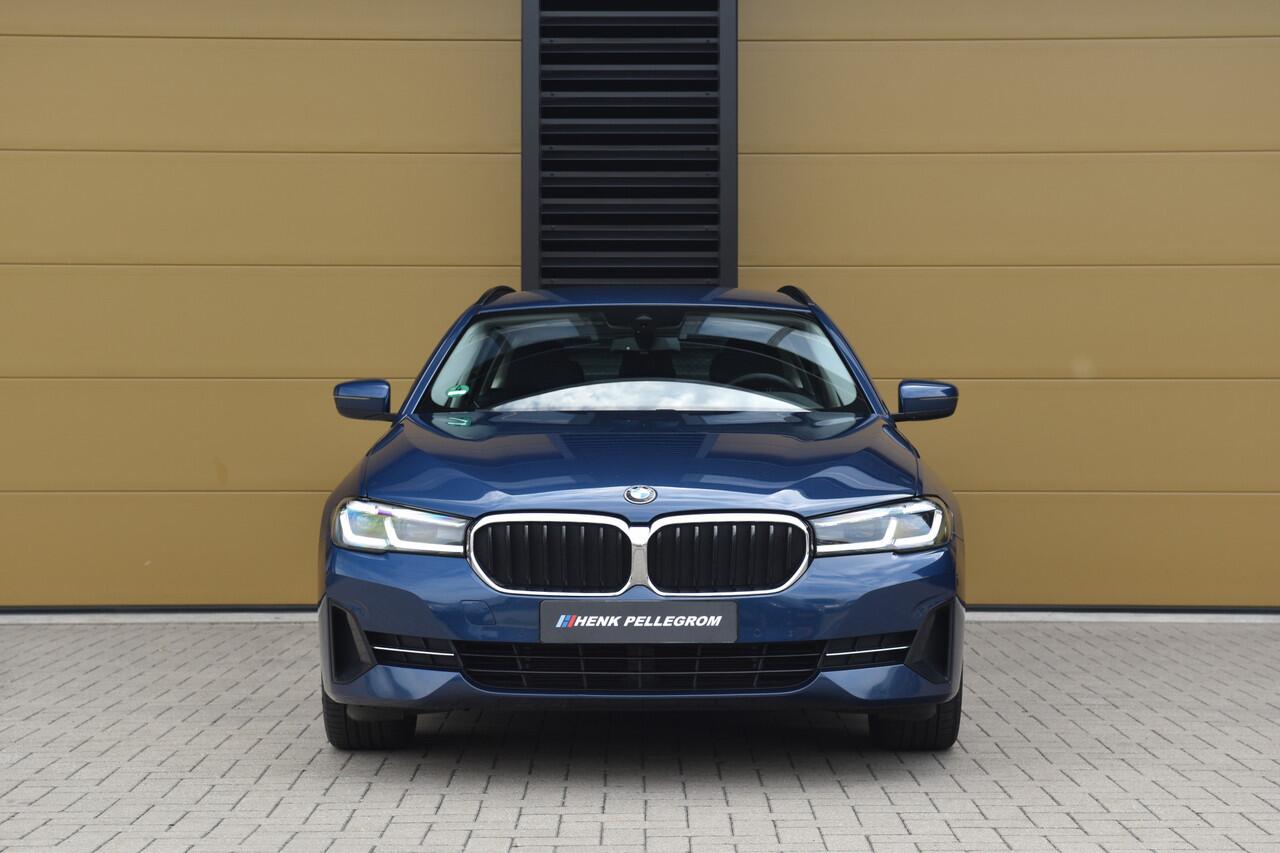 BMW 5-SERIE Touring 520i High Executive Edition * Comfort stoelen * Live cockpit * Grootlicht assistent * Dealer onderhouden *