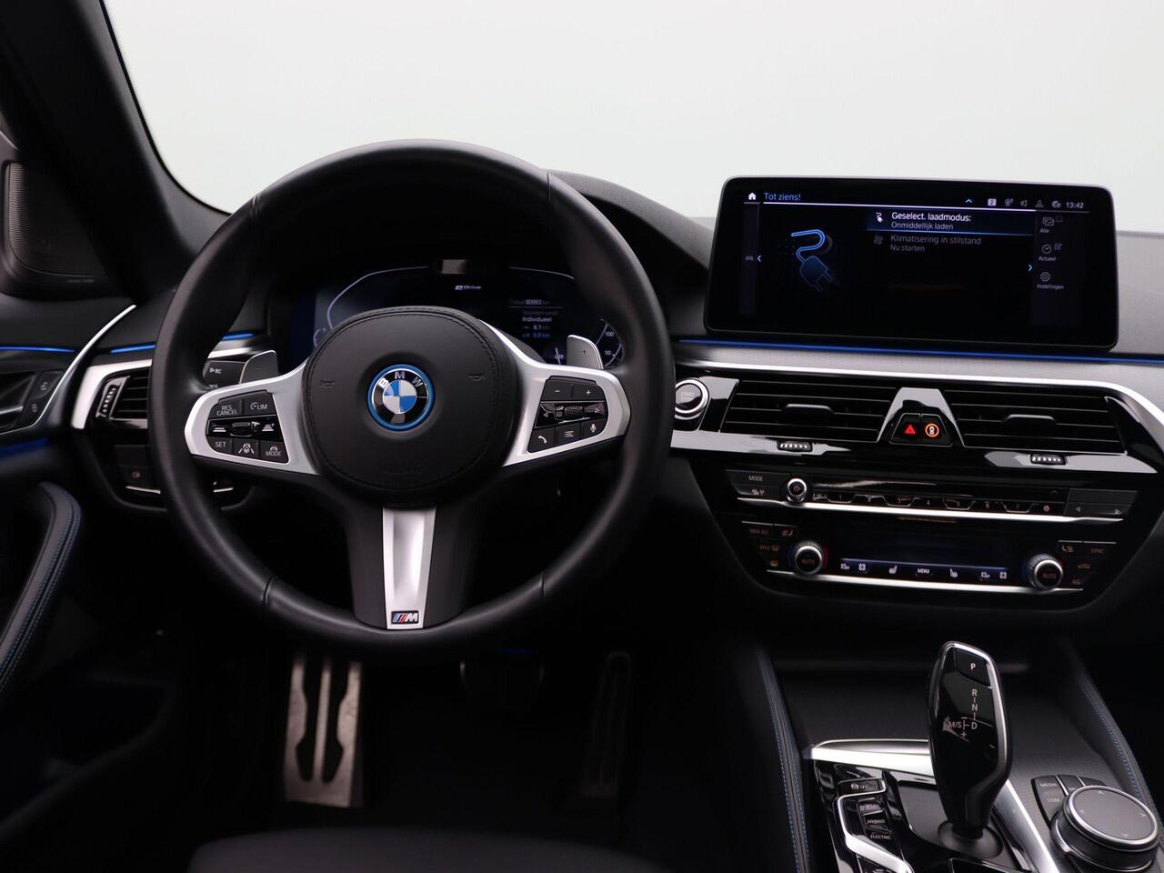 BMW 5-SERIE Sedan 545e xDrive M Sportpakket | Innovationspaket | Driving Assistant Prof. | Head-Up Display | Harman Kardon | 20"