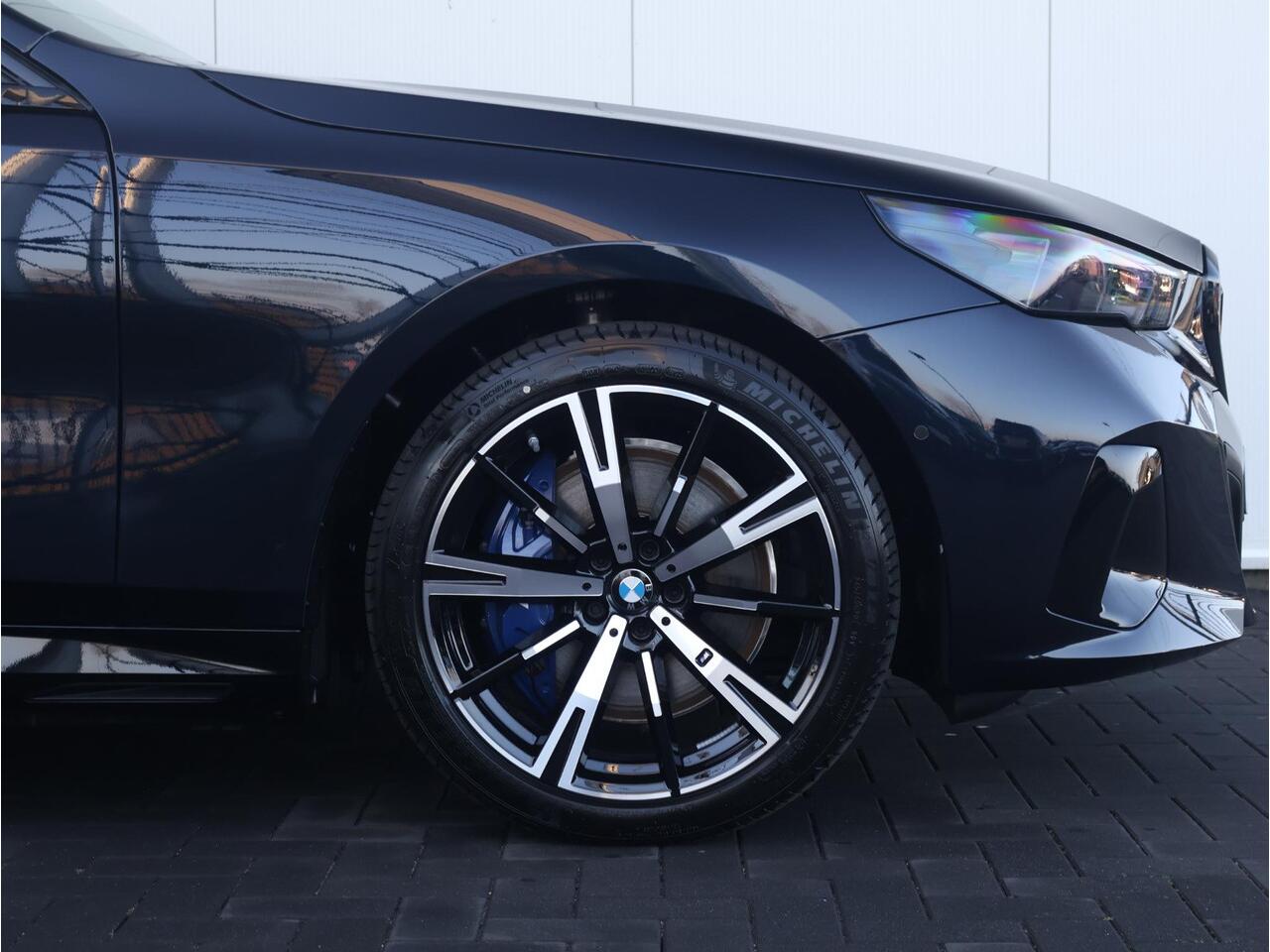 BMW 5-SERIE 550e xDrive Touring | M Sportpakket Pro | Innovation Pack | Travel Packj | Comfort Pack