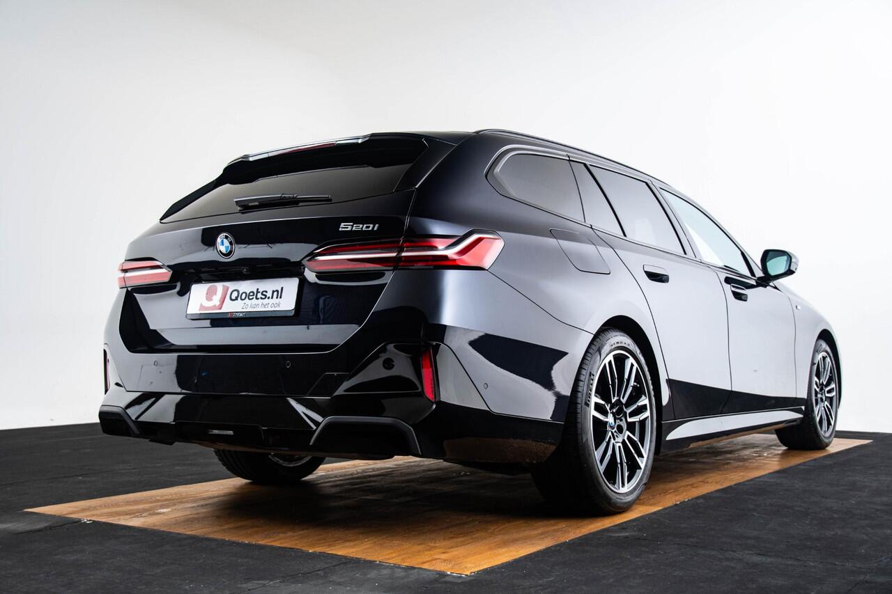 BMW 5-SERIE Touring 520i M Sport - Trekhaak - Parking/Driving Assistant - Head up - Elektrisch verstelbare/verwarmde stoelen - Stoelventilatie - Standkachel - Comfort Access - Getinte Ruiten - Stuurwielrandverwarming -