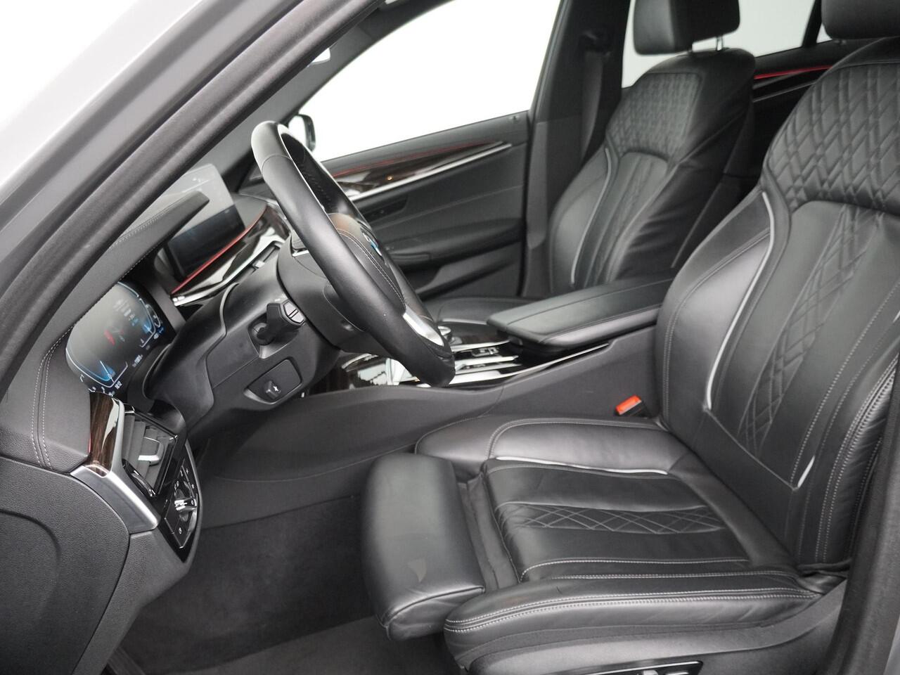 BMW 5-SERIE 520e Business Edition Plus | Stoel-stuur verwarming | Panoramadak | Laserlicht | Head-Up | Harman/Kardon |