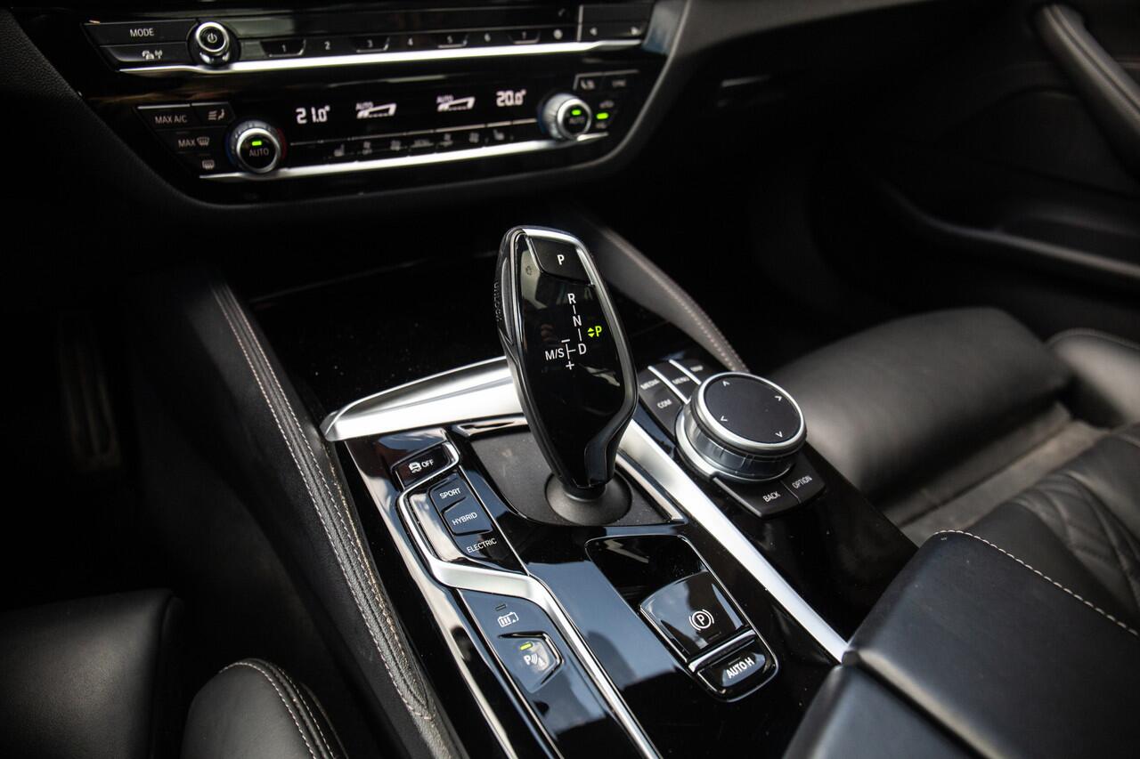 BMW 5-SERIE 545e xDrive Business Edition Plus M-Sport , Panoramadak, Adaptive cruise, Achteruitrijcamera, Sfeerverlichting,