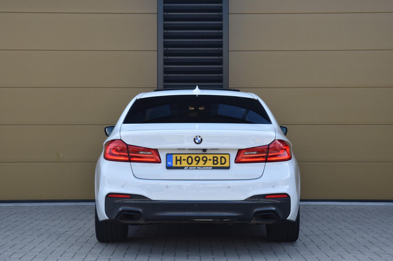 BMW 5-SERIE 520i High Executive * M Sportpakket * Comfortstoelen * Glasdak * Trekhaak * Sfeerverlichting *