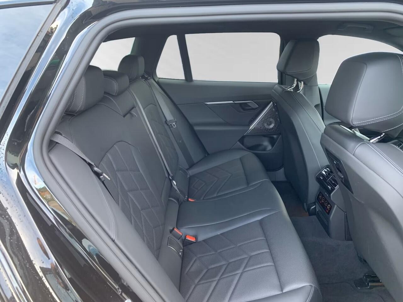 BMW 5-SERIE Touring 540d xDrive 286 PK M-Sport ACC Head-Up Trekhaak Bowers Wilkins Stoelkoeling Stuurverwarming Standkachel