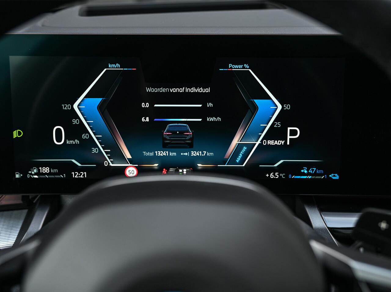 BMW 5-SERIE Touring 530e xDrive · M-Sport · Shadow Line · Panoramadak · Harman/Kardon · 360 Camera · Comfort Access · Stoel- en Stuurverwarming · Active Cruise · Ambiance · El. trekhaak