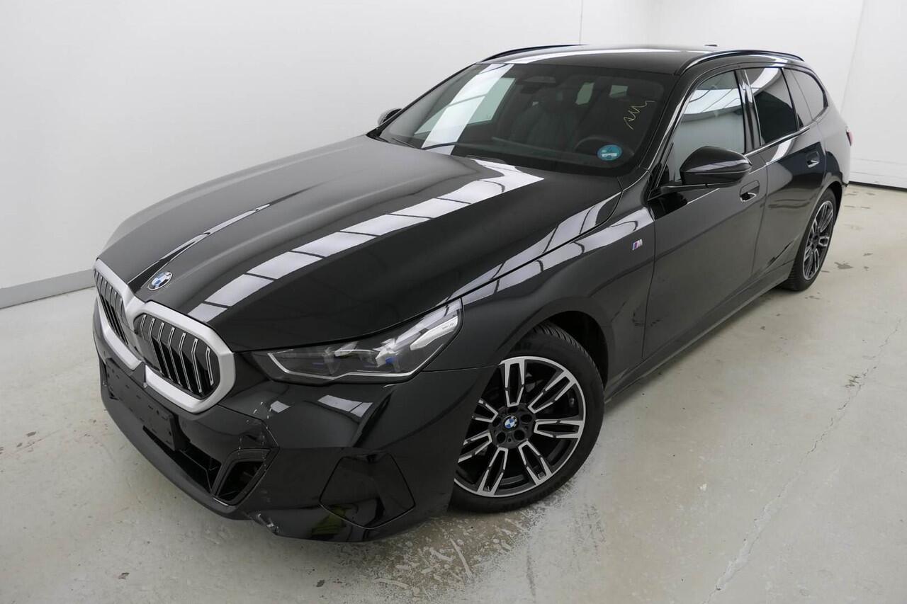 BMW 5-SERIE Touring 520i M-Sport | Driving Assistant Professional | Trekhaak | Standkachel | Carbon int. lijsten | Harman Kardon