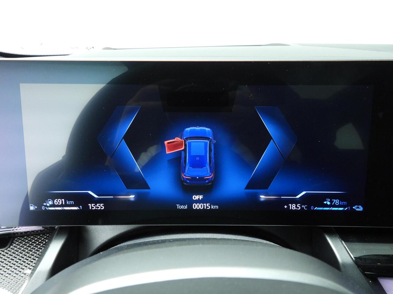 BMW 5-SERIE Touring 550e xDrive M-Sportpakket Pro / Panoramadak / Driving assist professional / Bower & Wilkens / Iconic Glow