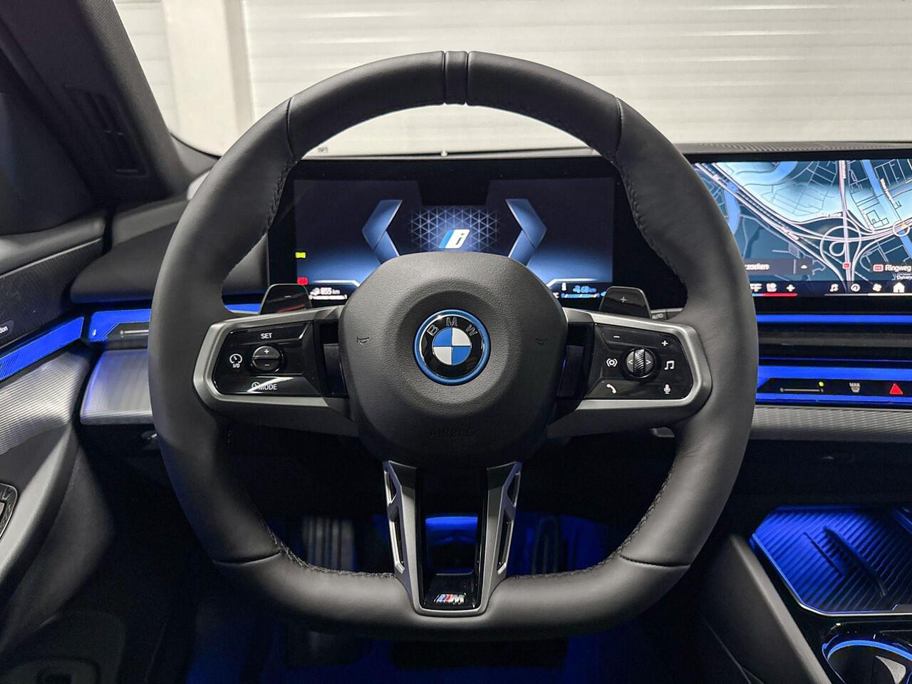 BMW 5-SERIE Touring 530e | M-Sport Pro | Travel Pack | Comfort Pack | Driving Assistant Plus | Harman/Kardon | Panoramadak | Comfort Access | Trekhaak