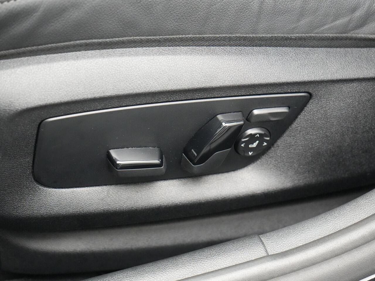 BMW 5-SERIE Touring 530e M Sport Plug In Hybrid 293pk Dealer O.H PHEV | Sfeerverlichting | Lederen Sportstoelen Verwarmd | Apple Carplay | Cruise Control | Camera | Blis | Navigatie | DAB |