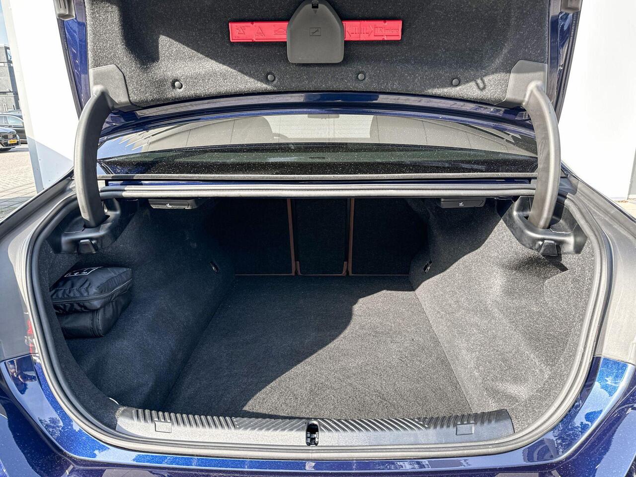 BMW 5-SERIE Sedan 550e xDrive M-Sport Pro / Bowers & Wilkins / Driving Assistant Professional / Head-Up / Parking Assistant Professional / Stoelventilatie / Stoelventilatie / Trekhaak Zwenkbaar / 20 Inch / Selections