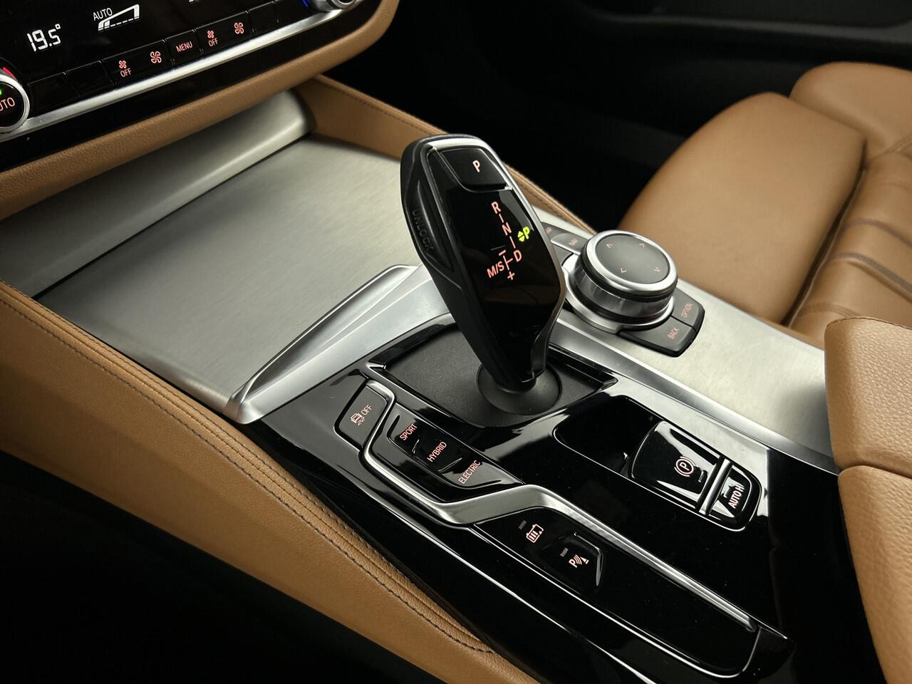 BMW 5-SERIE 545e 6 Cillin 286 PK XDrive M-Sport Schuif-dak/M-Remm/Laser/20LMV