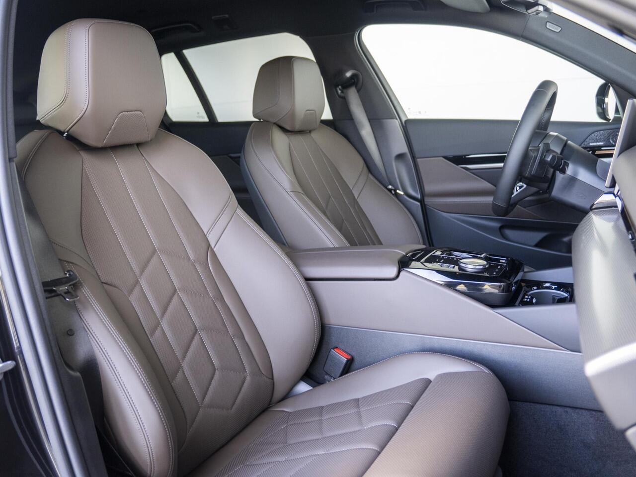 BMW 5-SERIE Touring 530e | M Sportpakket | Travel Pack | Verwarmd Stuurwiel | Harman-Kardon | Elektrisch Verwarmde Voorstoelen | 20'' | Ekris Selection