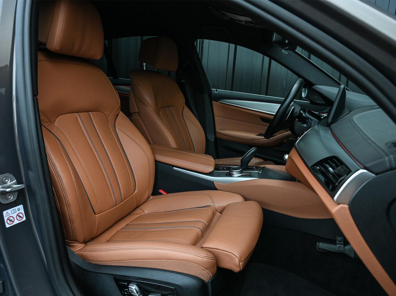 BMW 5-SERIE 530e xDrive Business Edition Plus · NL-auto · Comfort access · Laser Light · Memory seats · Adaptive cruise · Massage · 360 Camera · Stuur- en stoelverwarming · Ambiance · Harman/Kardon · Trekhaak