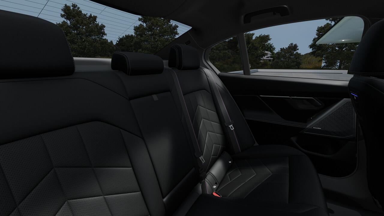 BMW 5-SERIE 530e M Sport Automaat / Panoramadak / Trekhaak / Bowers & Wilkins / Adaptieve LED / Comfort Access / Parking Assistant Plus / Stoelventilatie