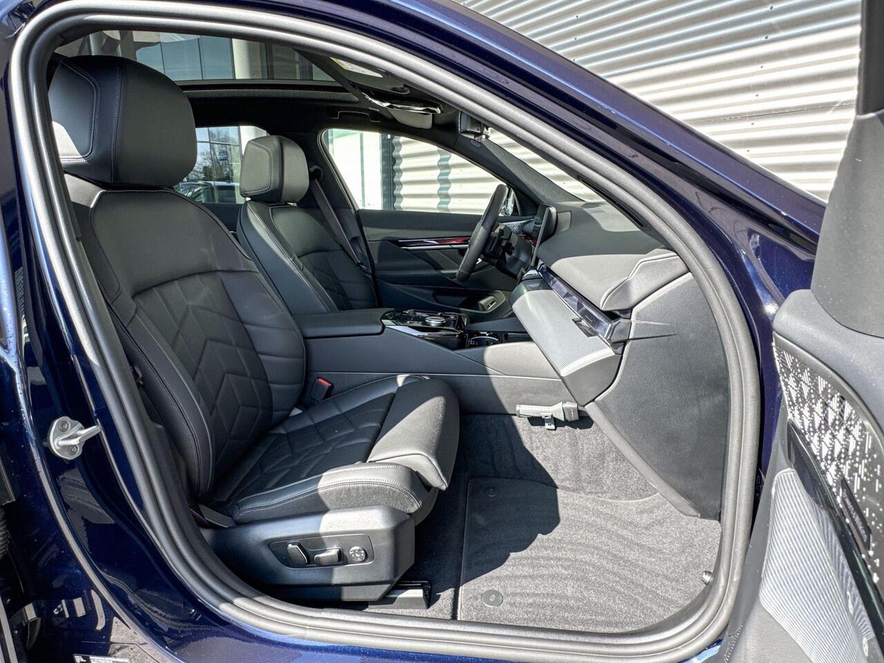 BMW 5-SERIE Sedan 550e xDrive M Sportpakket Pro / Innovation Pack / Travel Pack / Comfort Pack