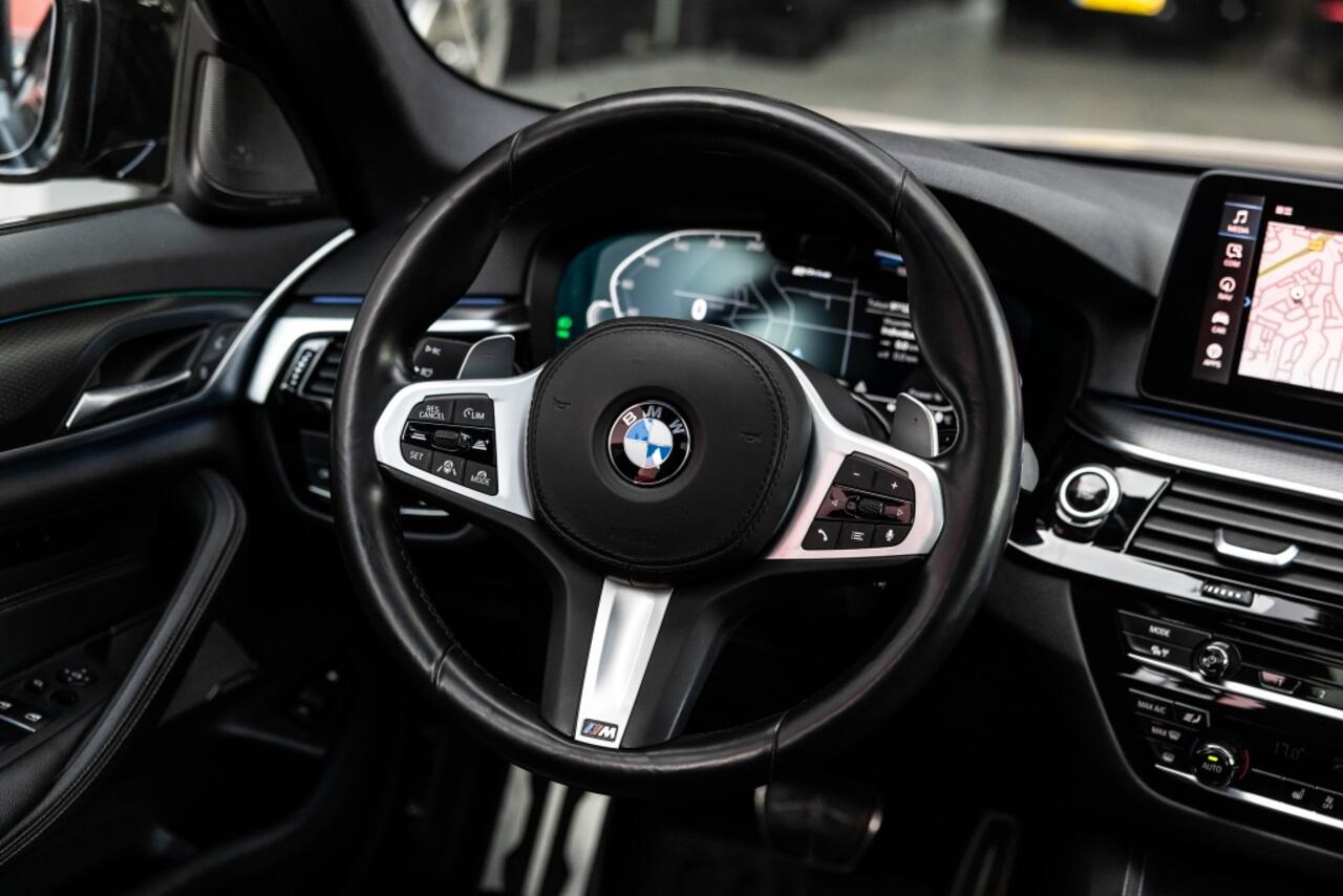 BMW 5-SERIE 5er - 530 e xDrive M Sport | H&K | Pano | Trekhaak |