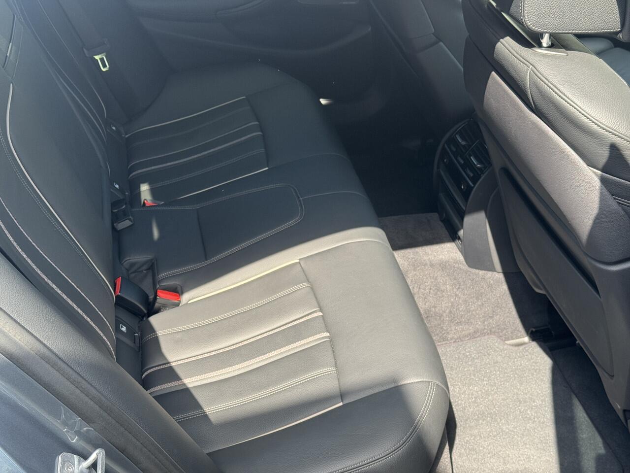 BMW 5-SERIE 530e xDrive iPerformance High Executive M Pakket, 360 Camera, Harman Kardon, Navigatie . Een proefrit levert het bewijs. Neem contact op en we maken een afspraak!