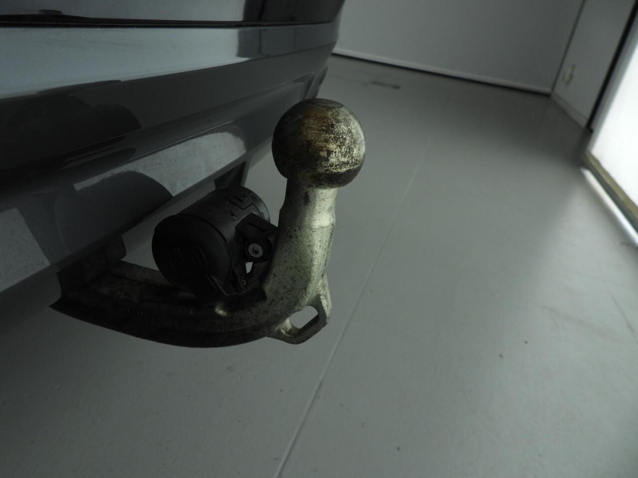 BMW 5-SERIE Touring 540d xDrive M-Sportpakket / Trekhaak / Panoramadak / Standkachel / Harman-Kardon / Head-up / Active cruise / Alu wielen 19 inch