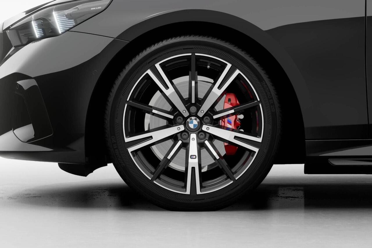 BMW 5-SERIE Touring 520i | M Sport Pro | Innovation Pack | Travel Pack | Comfort Pack