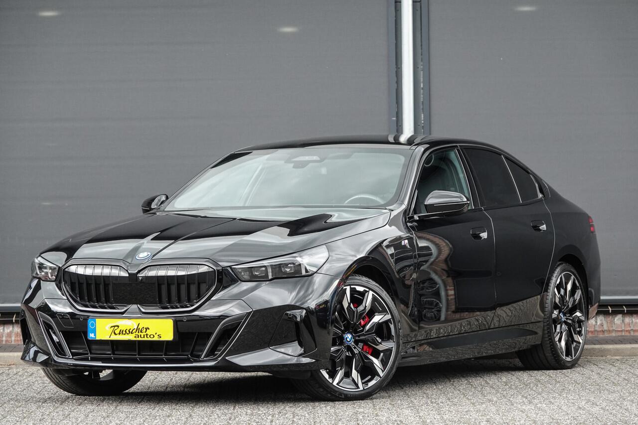 BMW 5-SERIE 550e 490Pk Aut. | Plug in Hybride | X-Drive | Shadowline | M-Sport | Head Up Display | Bowers en Wilkins Sound | Panoramadak | 21''