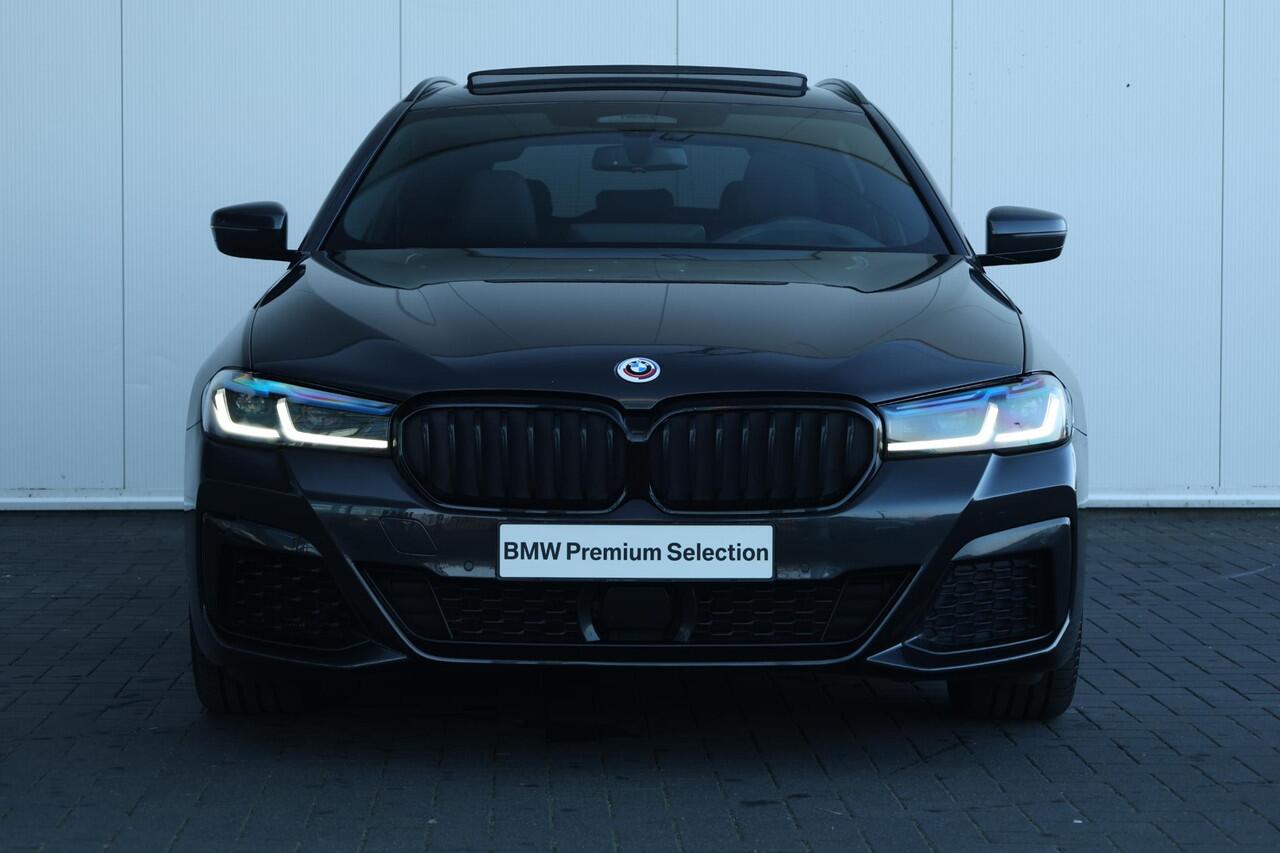 BMW 5-SERIE Touring 540i xDrive M-Sportpakket / Harman Kardon / Panoramadak / Laserlicht / Head Up Display / Comfort Access /