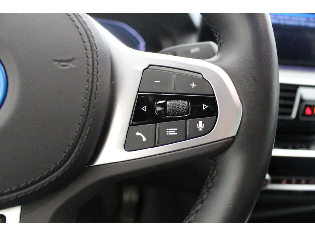 BMW 5-SERIE 530e M-Sport | Trekhaak | Harman Kardon | Driving Assistant Professional | High Executive | Comfortzetels