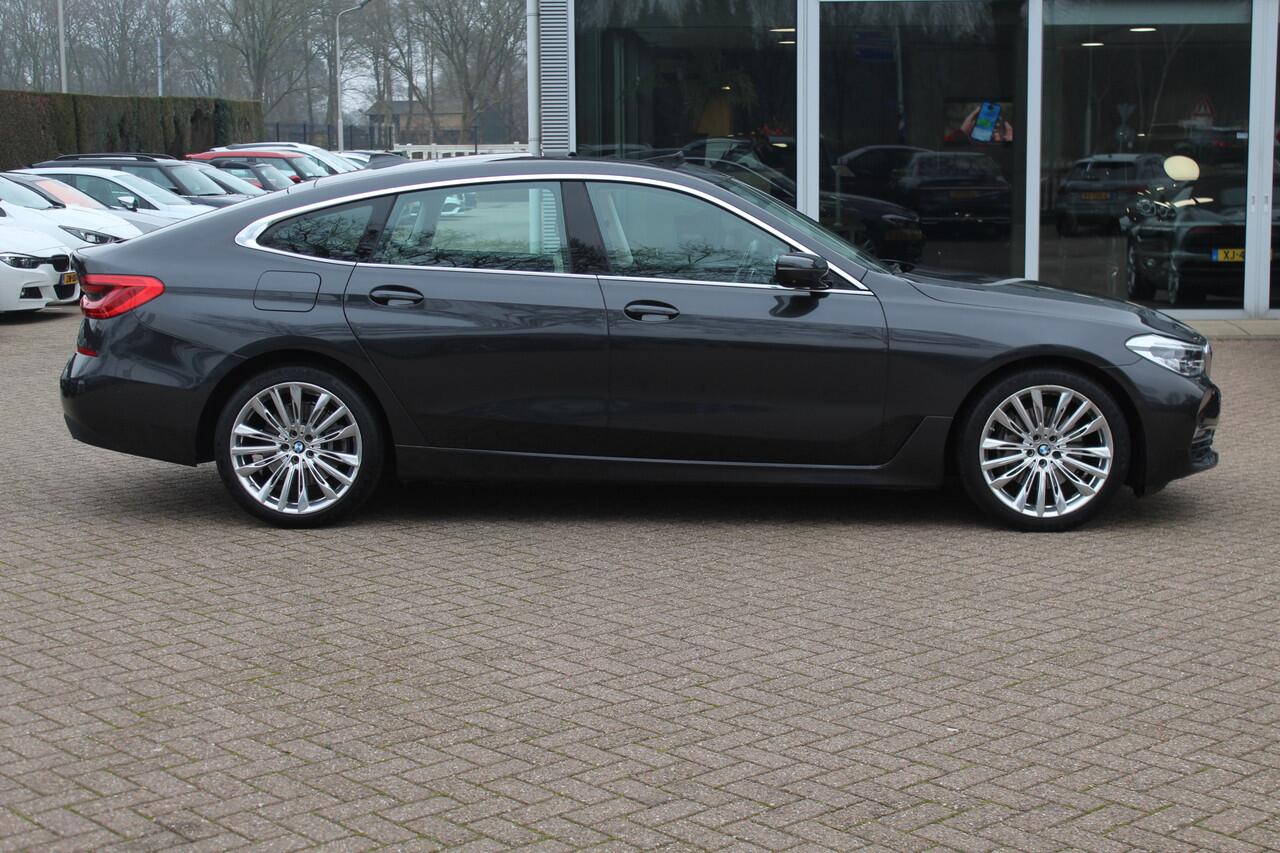 BMW 6-SERIE Gran Turismo 630i High Exe. Edition 68.661 km! / Panoramadak / 360Camera / Head-up / Luchtvering / 20'' / Luxe Leder / Safety Pack / Luxury Line / Navigatie / Stoelverwarming