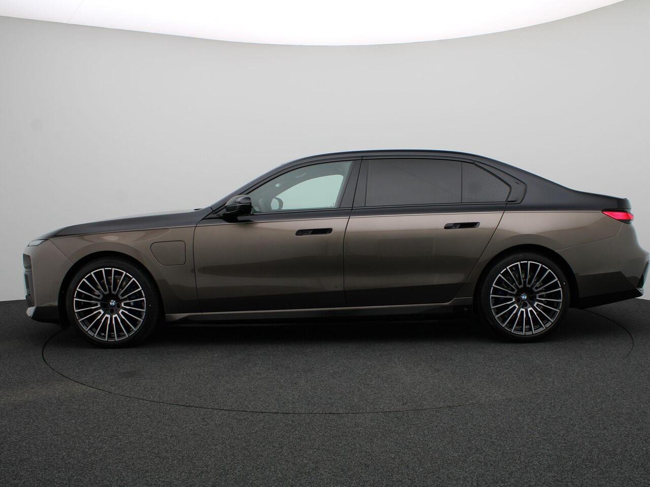 BMW 7-SERIE 750e xDrive | Individual Lak | M Sportpakket Pro | Connoisseur Pack | Innovation Pack