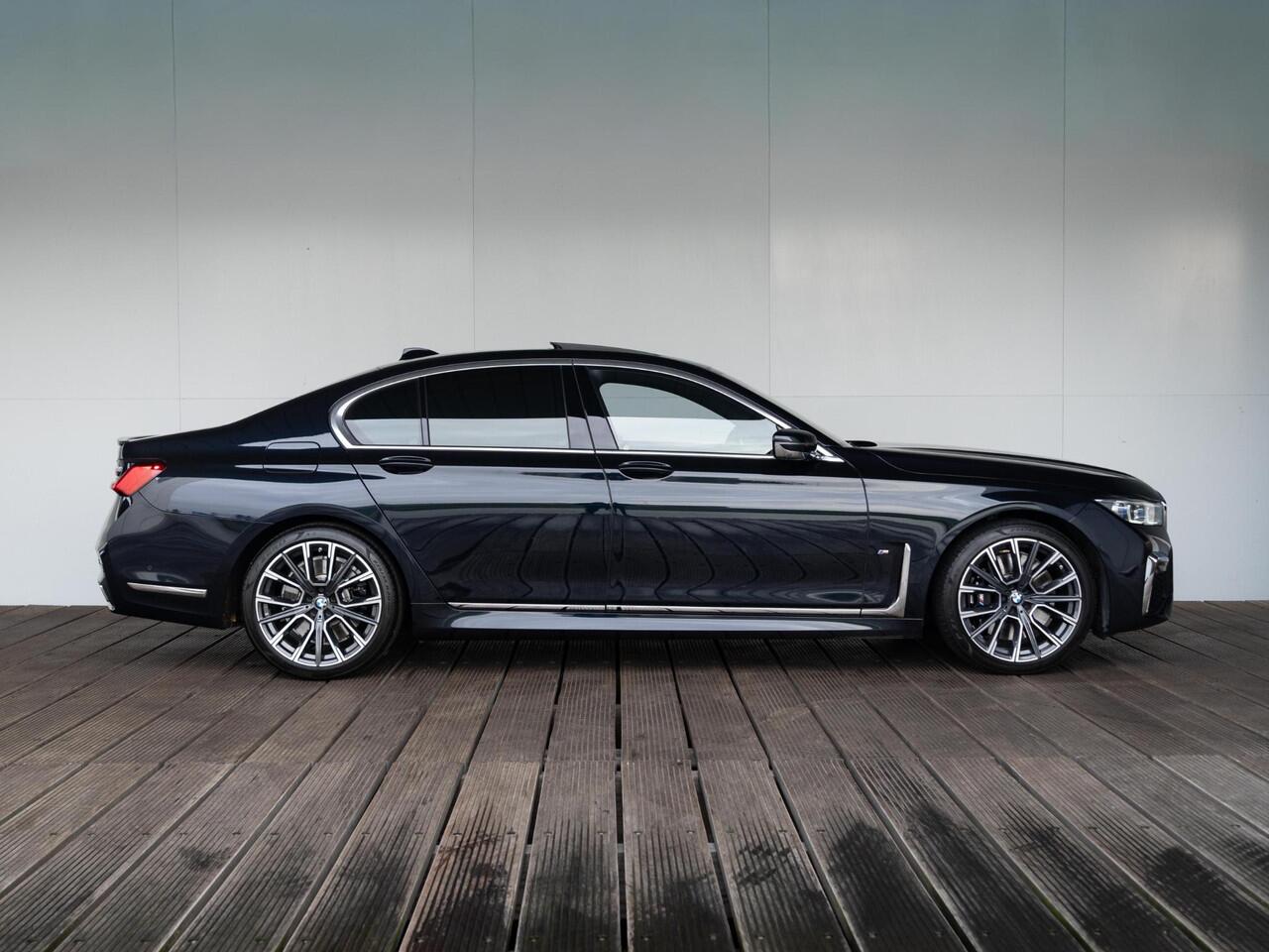 BMW 7-SERIE Sedan 745e | High Executive | M Sportpakket | Harman Kardon | Comfort Access | Soft Close | Schuif-/kanteldak | Stoelventilatie | Head-Up Display