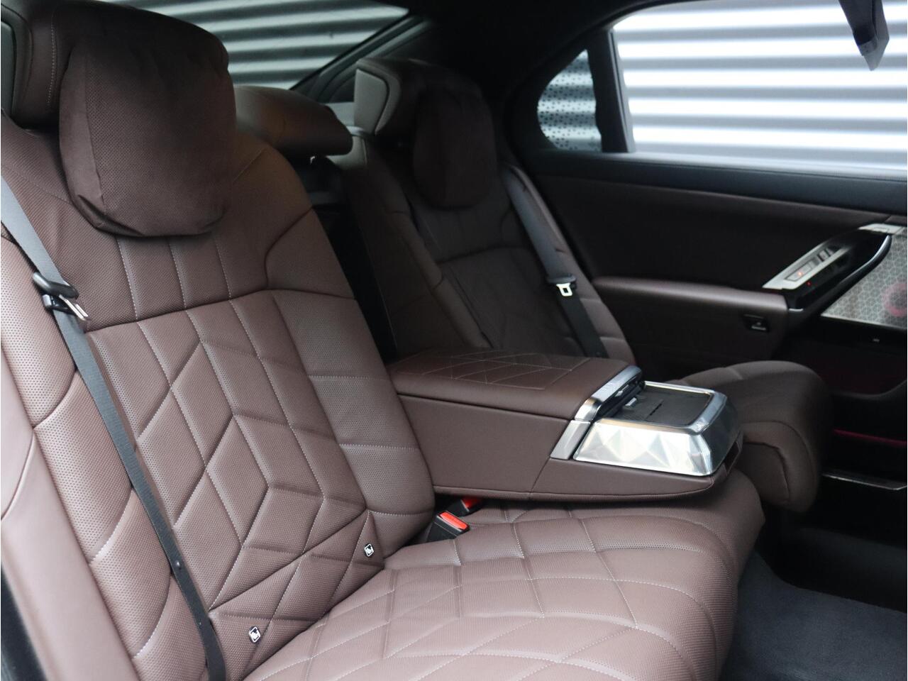 BMW 7-SERIE M760e xDrive | M Sportpakket Pro | Innovation Pack | Executive Drive Pro | Head-Up | Executive Lounge | Massage | Stoelventilatie | Driving Assistant Professional | Bowers & Wilkins | 21'' LMV