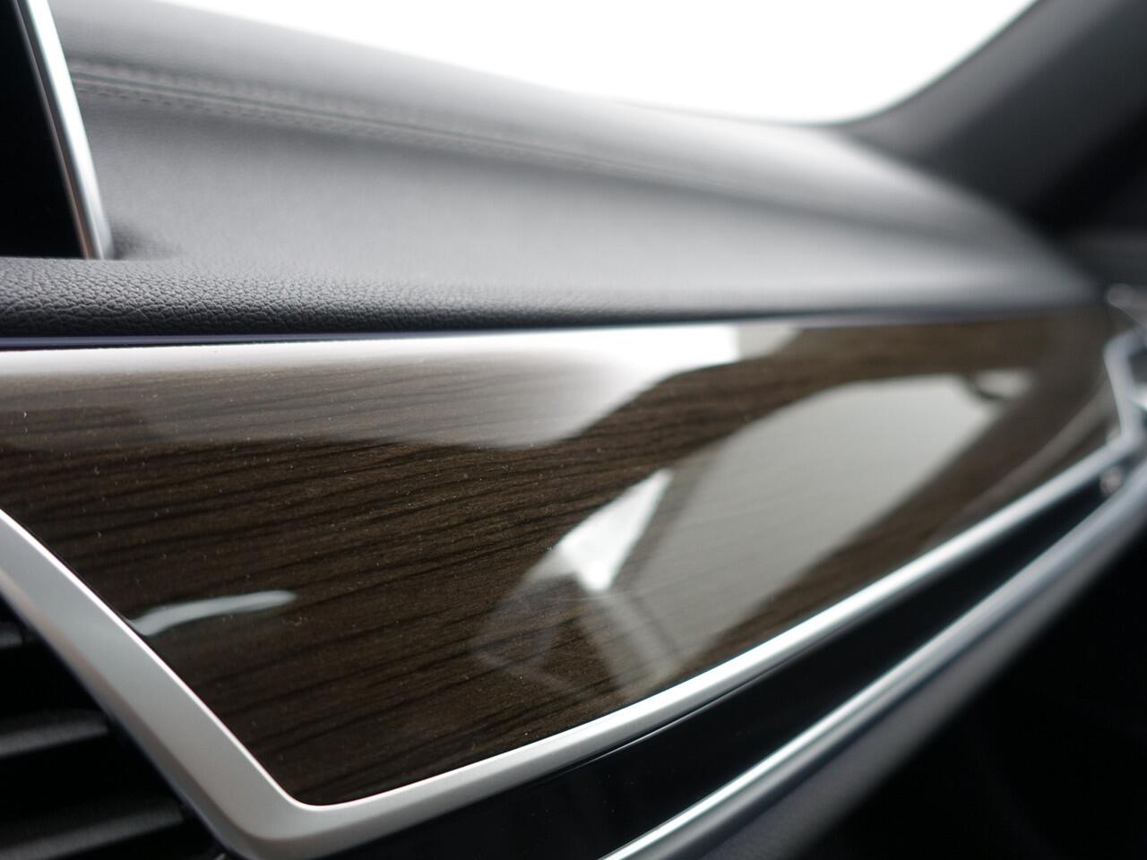 BMW 7-SERIE 745Le xDrive Individual Aut- Panoramadak, Stoelventilatie, Softclose, Achterasbesturing, Head Up, Sfeerverlichting, Memory