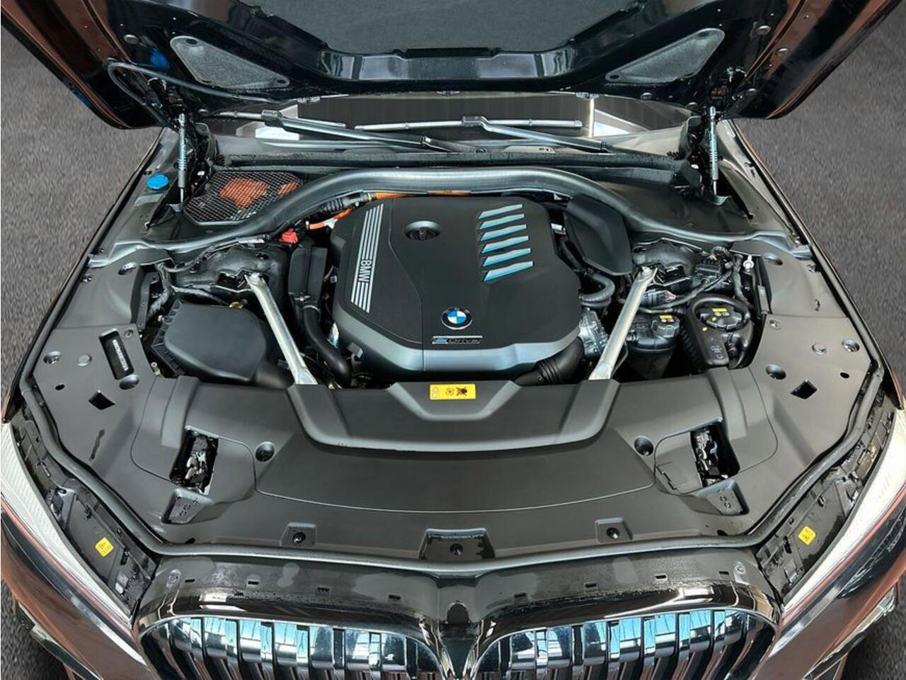 BMW 7-SERIE 745Le xDrive High Executive M-Sport ACC Massage Stoelkoeling Panoramadak Head-Up Entertainment