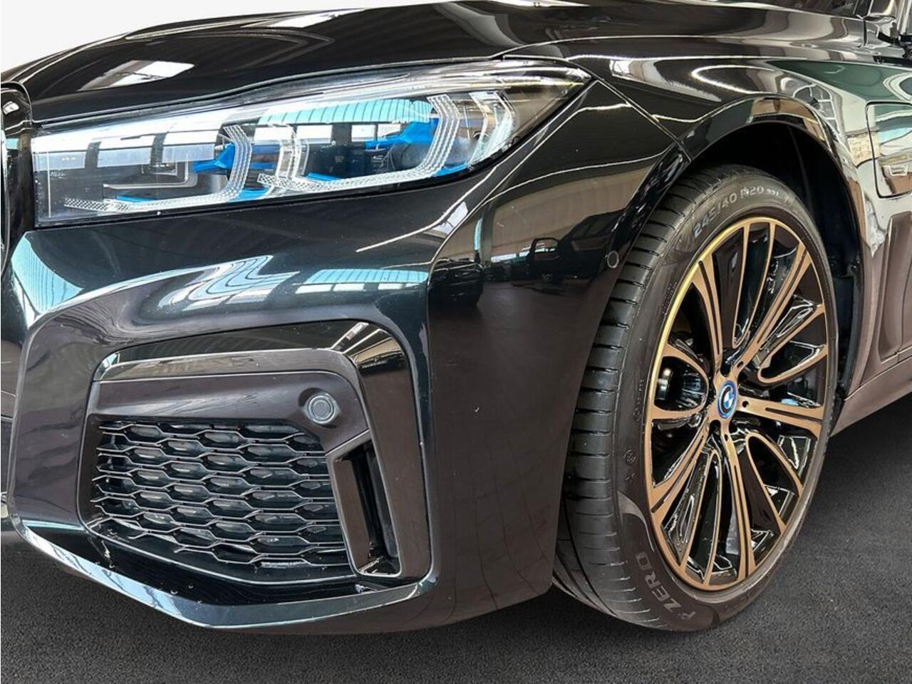 BMW 7-SERIE 745Le xDrive High Executive M-Sport ACC Massage Stoelkoeling Panoramadak Head-Up Entertainment