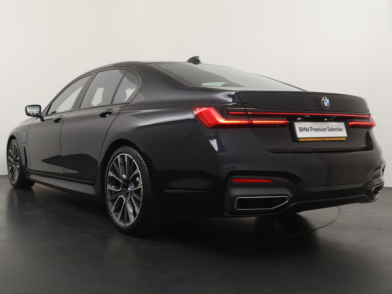 BMW 7-SERIE 745e High Executive | M-Sportpakket | Co-Pilot | Bowers & Wilkins | Active Steering | Massage | Stoelkoeling V+A | Panoramadak | Soft Close | Head-Up | Comfort Access | Laserlight |