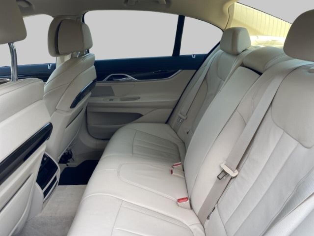 BMW 7-SERIE 730d 286 PK ACC Head-Up Trekhaak Massage Soft Close 20 Inch